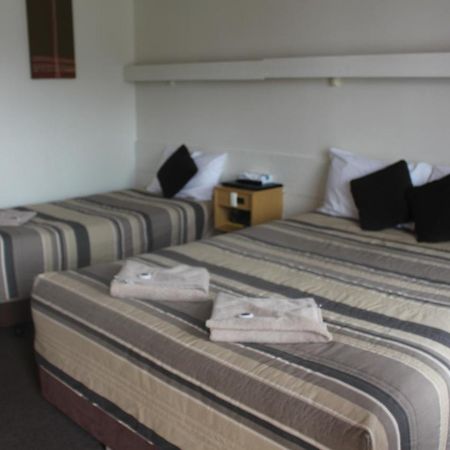 دوبو Centrepoint Motel المظهر الخارجي الصورة
