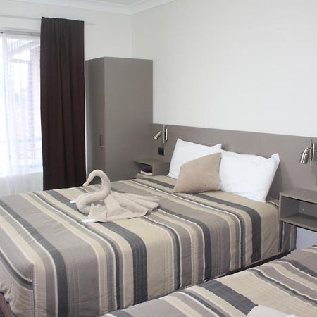 دوبو Centrepoint Motel المظهر الخارجي الصورة