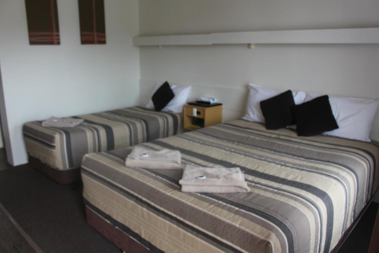 دوبو Centrepoint Motel المظهر الخارجي الصورة