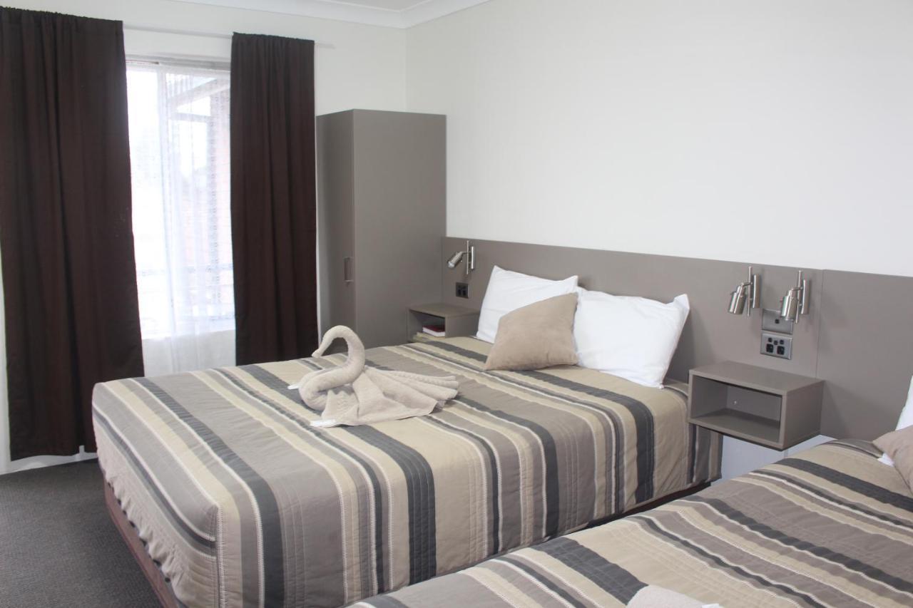 دوبو Centrepoint Motel المظهر الخارجي الصورة