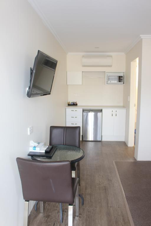 دوبو Centrepoint Motel المظهر الخارجي الصورة