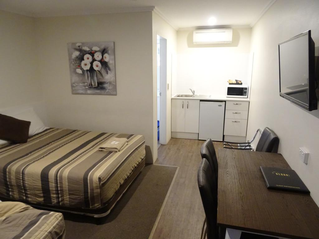 دوبو Centrepoint Motel المظهر الخارجي الصورة