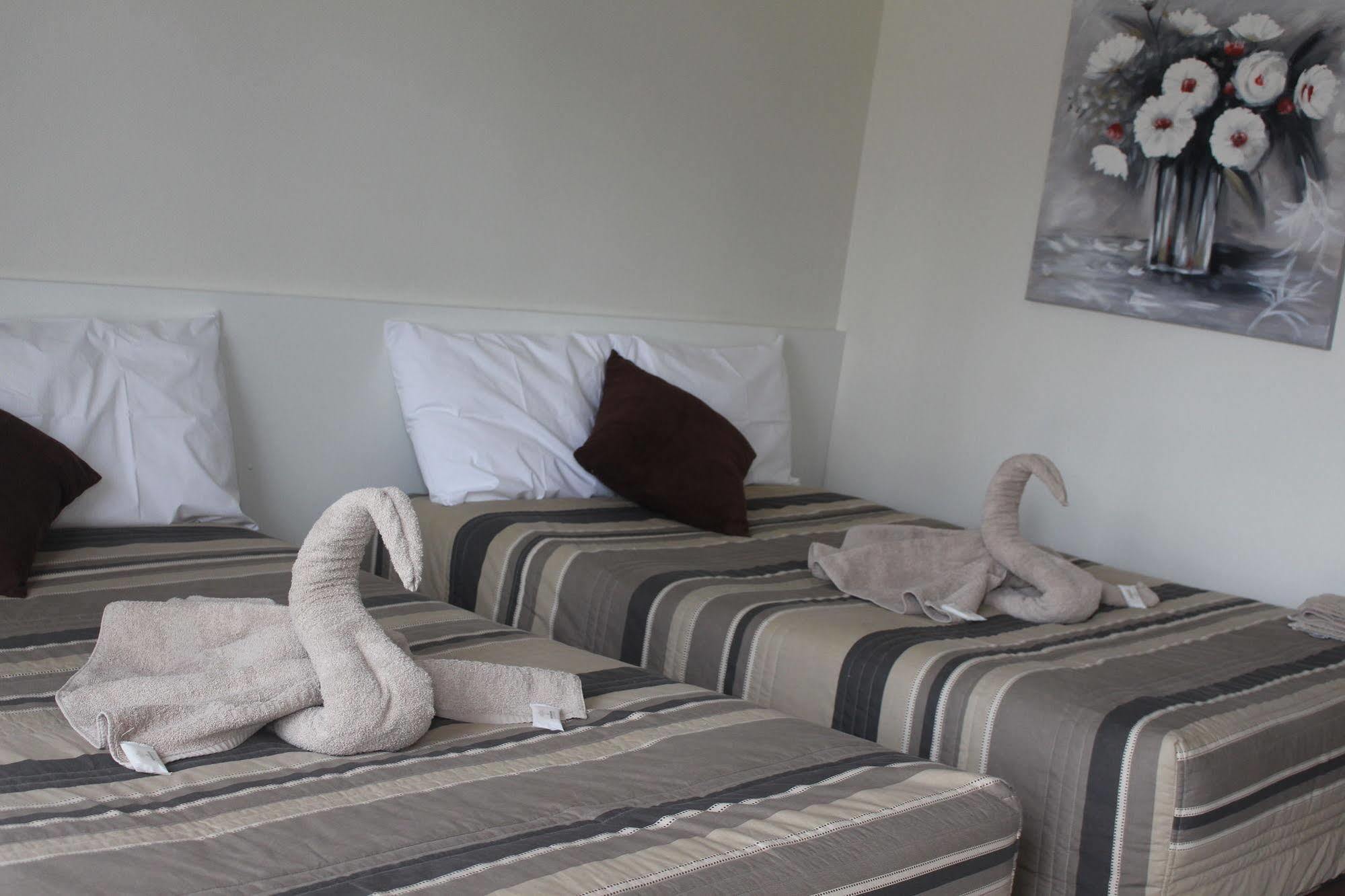 دوبو Centrepoint Motel المظهر الخارجي الصورة