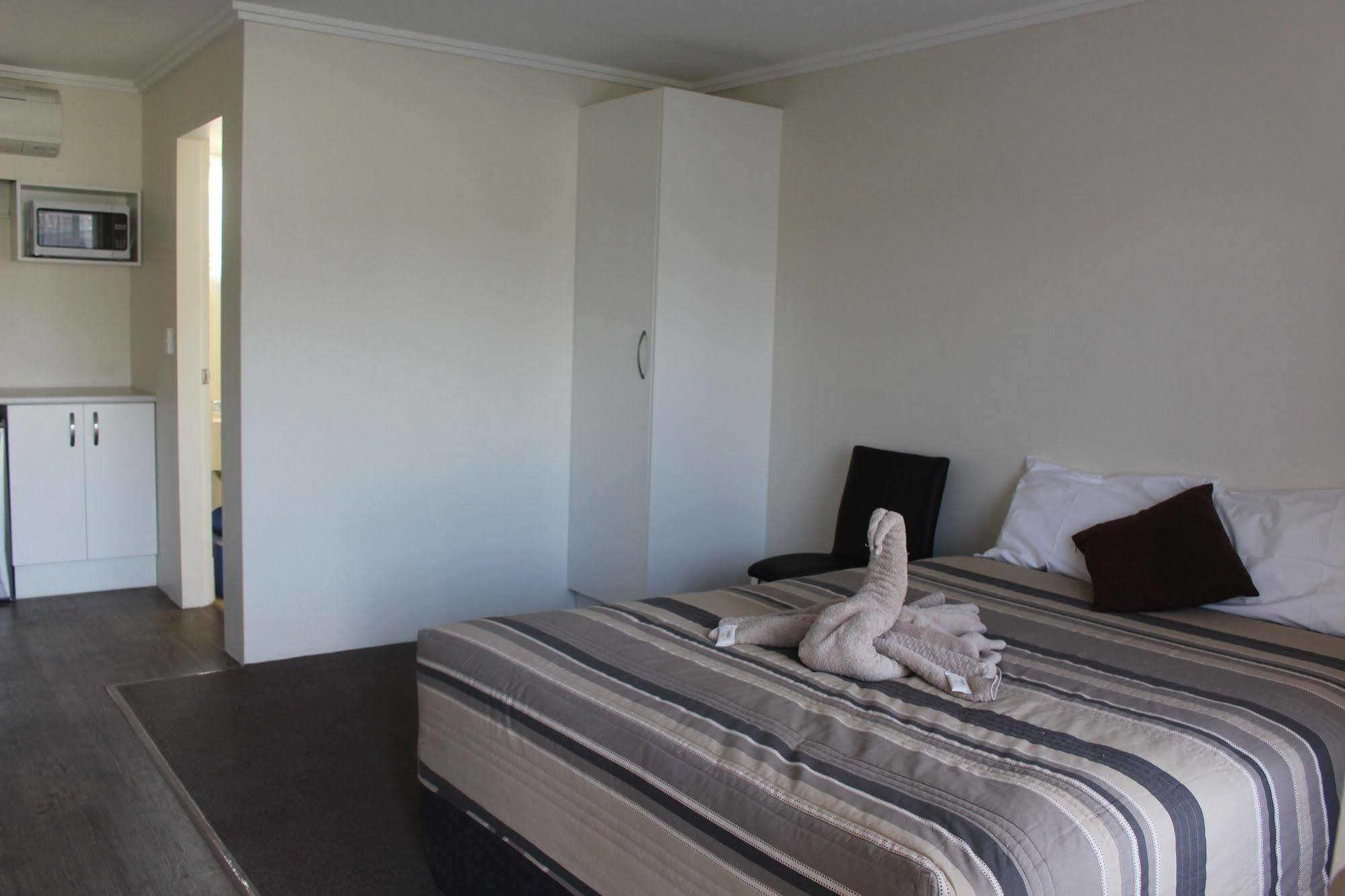 دوبو Centrepoint Motel المظهر الخارجي الصورة