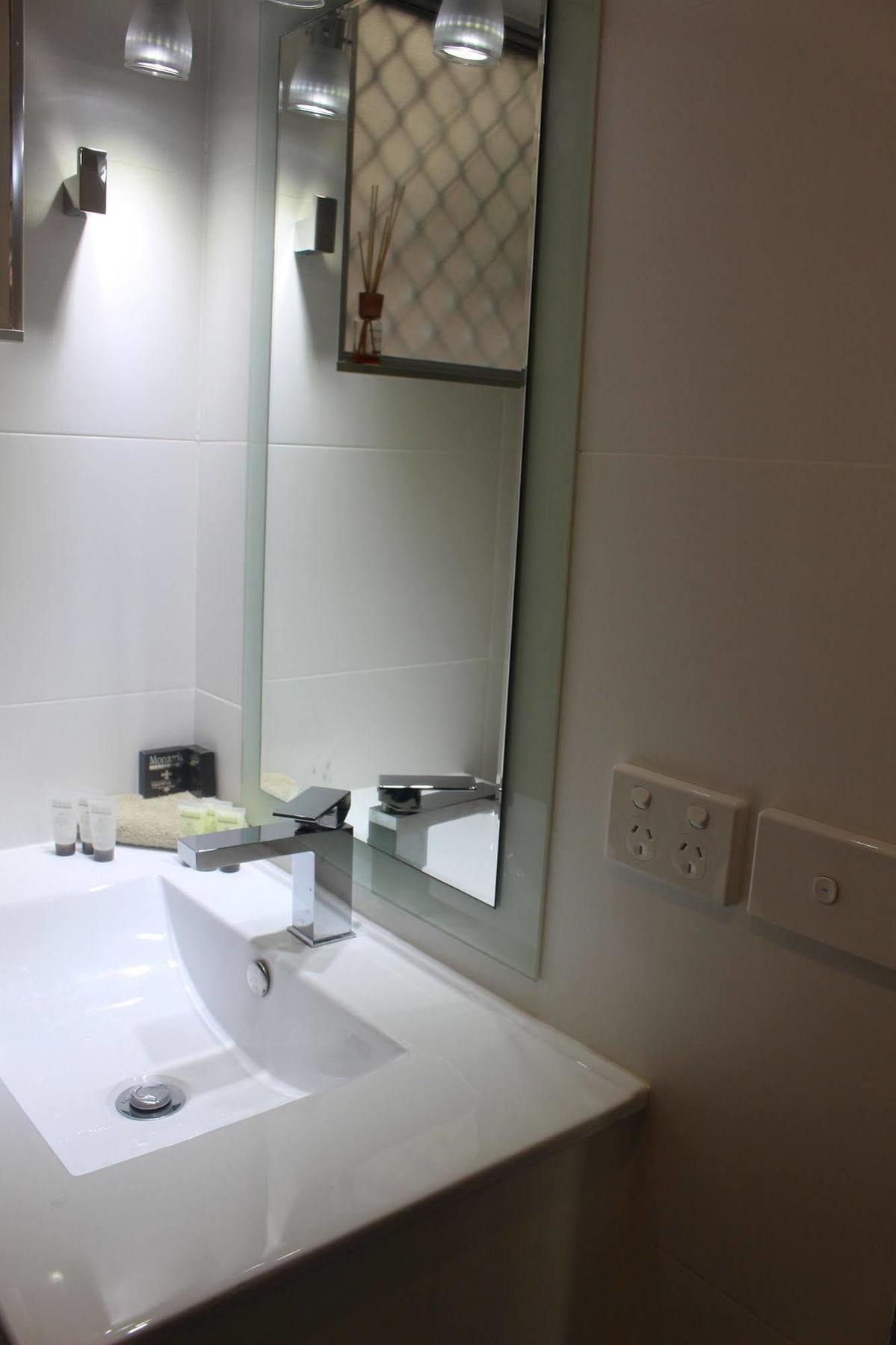 دوبو Centrepoint Motel المظهر الخارجي الصورة