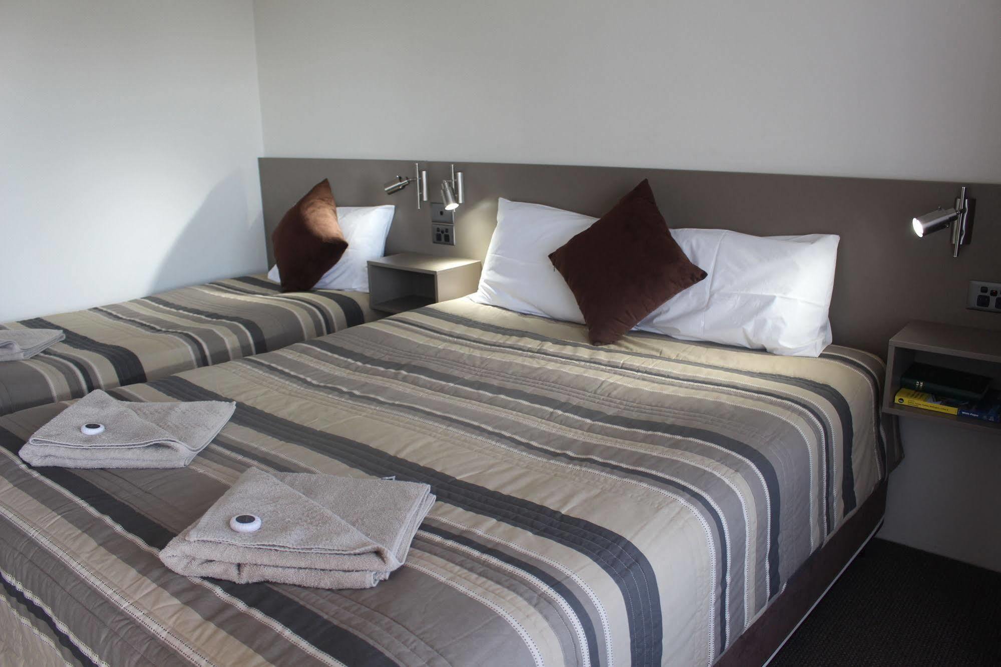دوبو Centrepoint Motel المظهر الخارجي الصورة