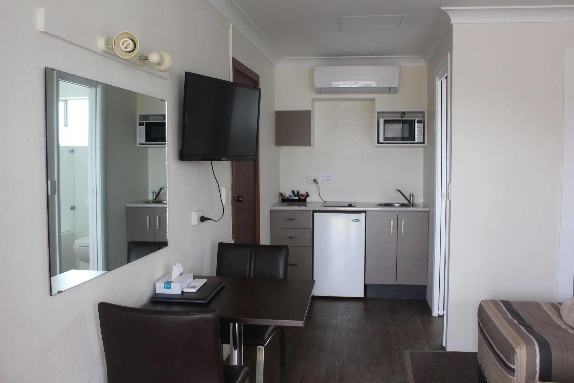 دوبو Centrepoint Motel المظهر الخارجي الصورة