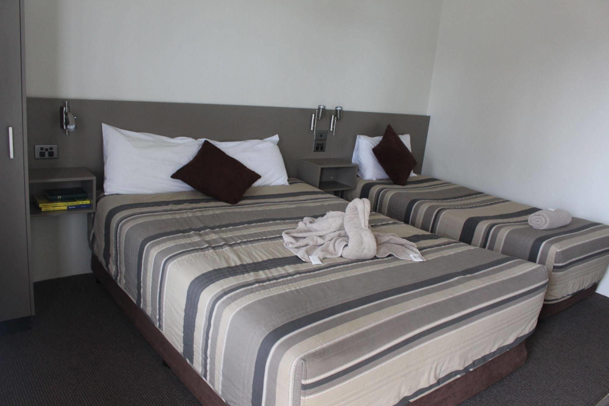 دوبو Centrepoint Motel المظهر الخارجي الصورة