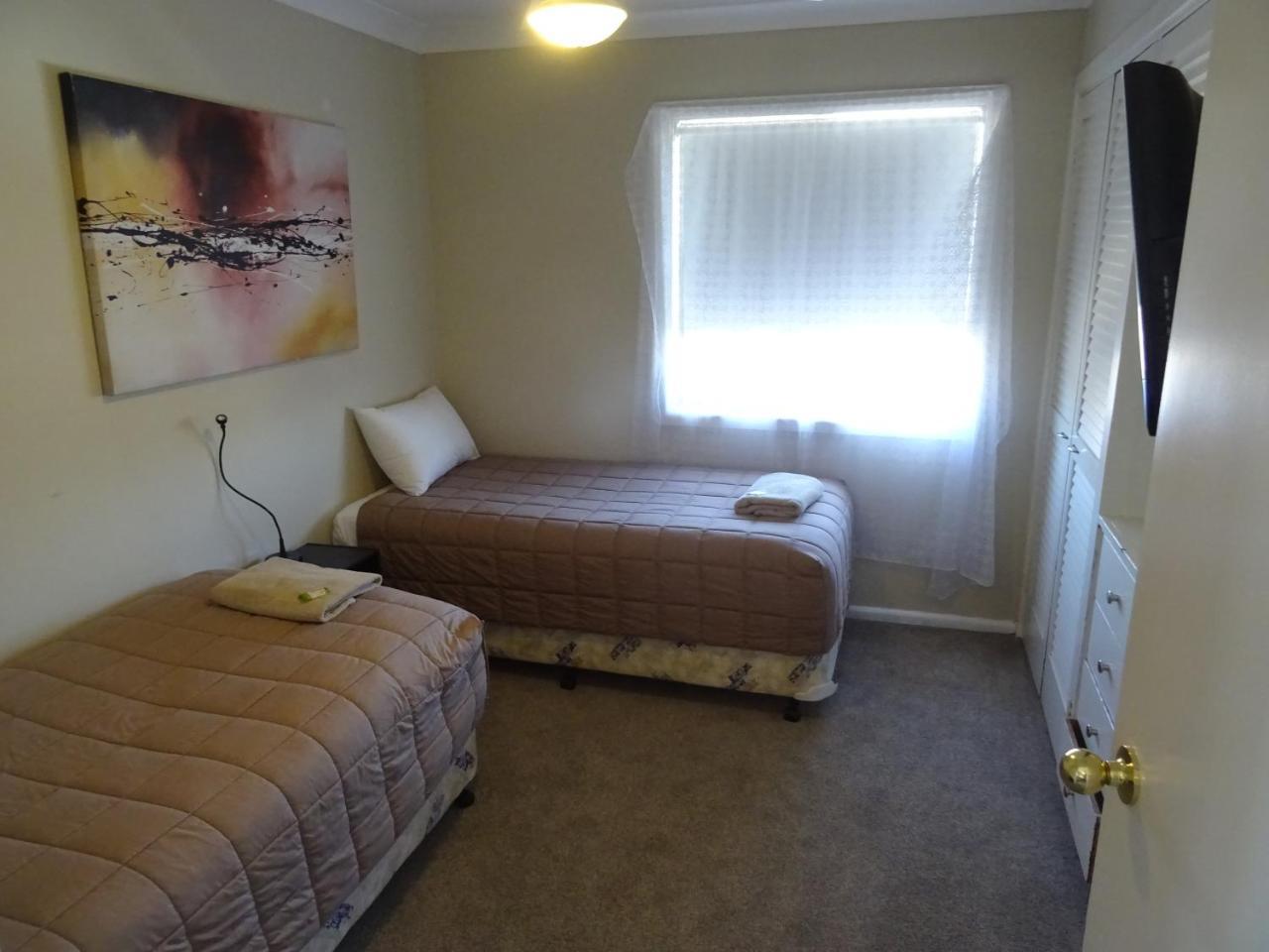 دوبو Centrepoint Motel المظهر الخارجي الصورة