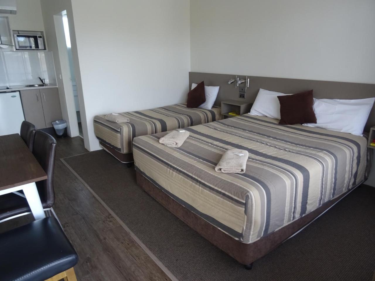 دوبو Centrepoint Motel المظهر الخارجي الصورة