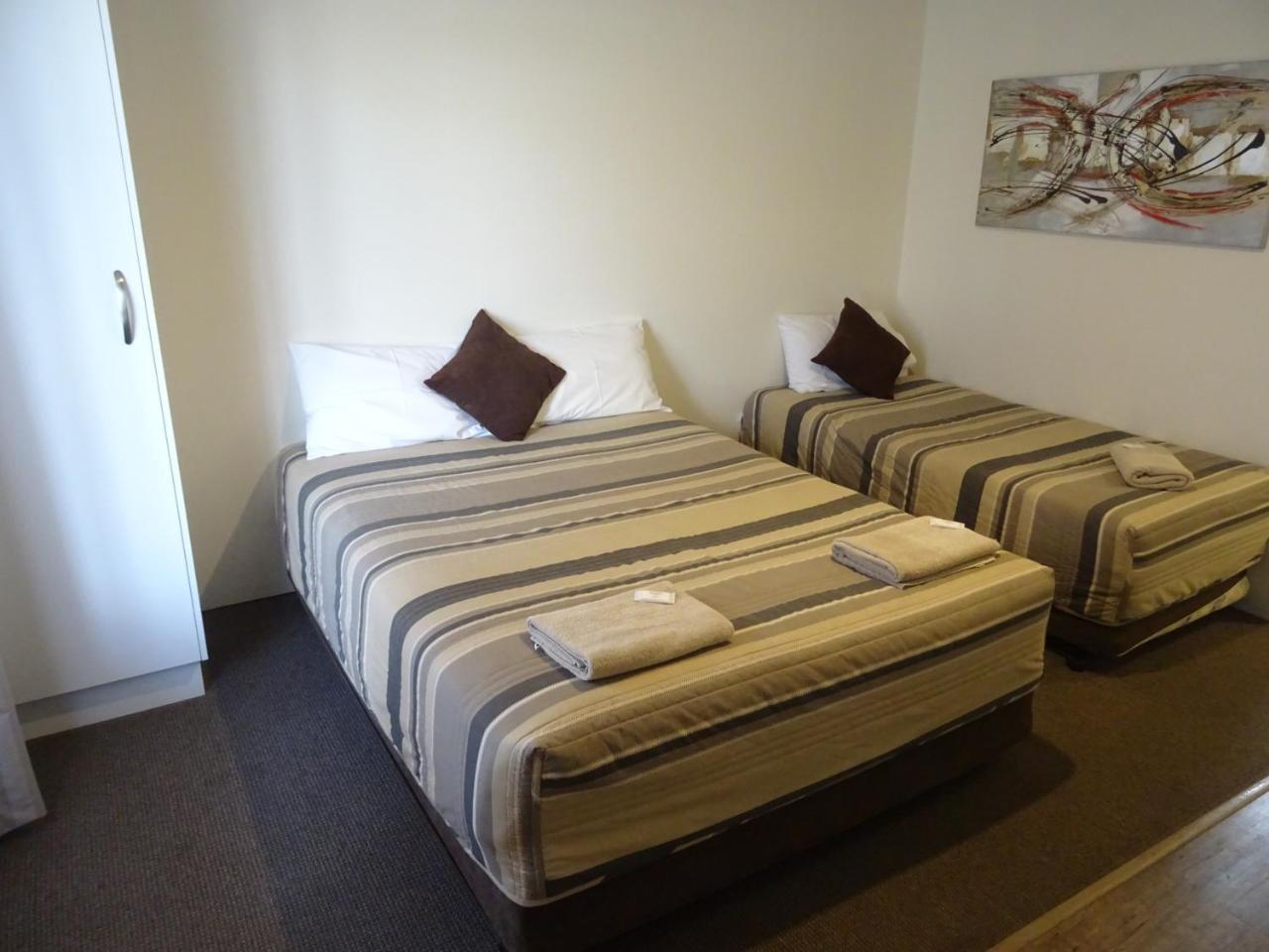 دوبو Centrepoint Motel المظهر الخارجي الصورة