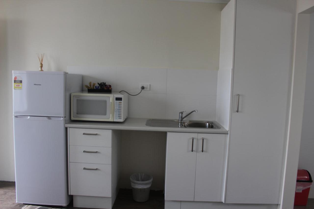 دوبو Centrepoint Motel المظهر الخارجي الصورة
